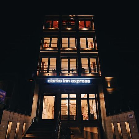 Clarks Inn Express, Dehradun Dış mekan fotoğraf