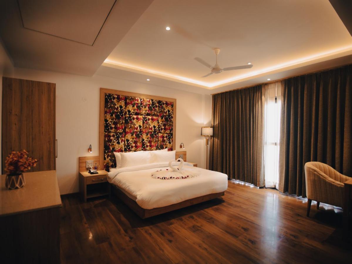 Clarks Inn Express, Dehradun Dış mekan fotoğraf