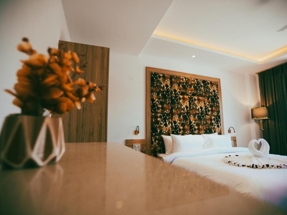 Clarks Inn Express, Dehradun Dış mekan fotoğraf