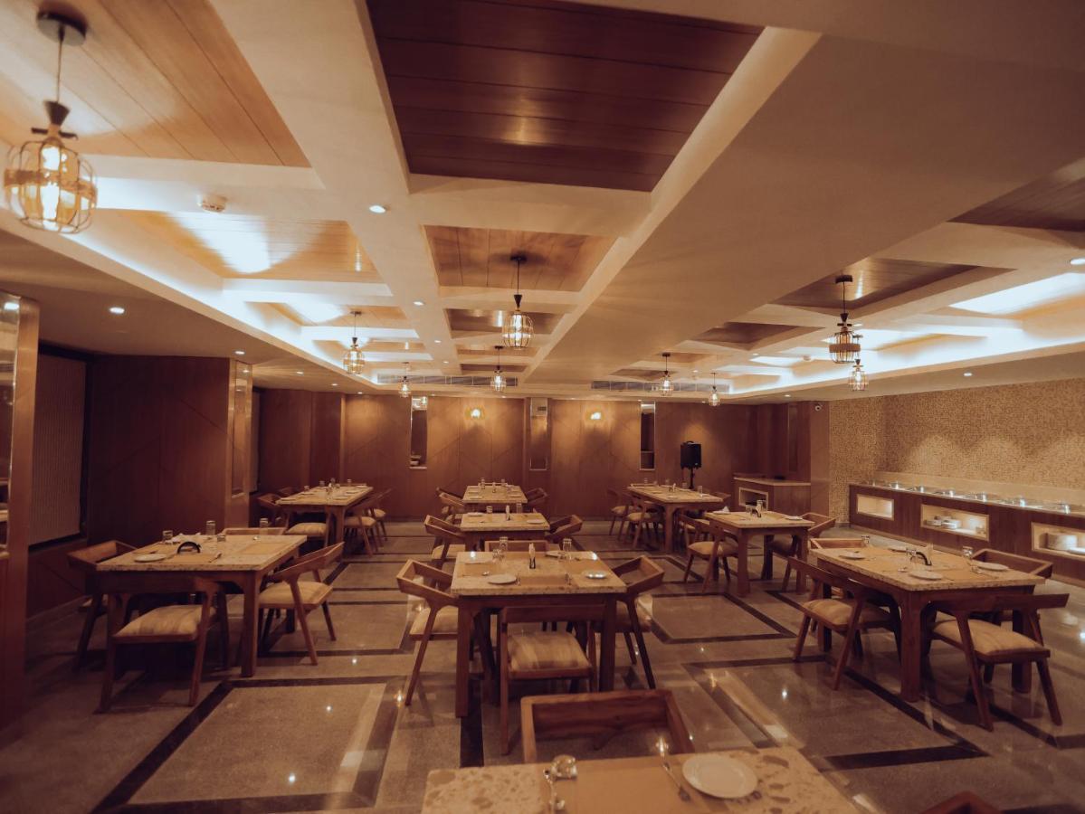 Clarks Inn Express, Dehradun Dış mekan fotoğraf