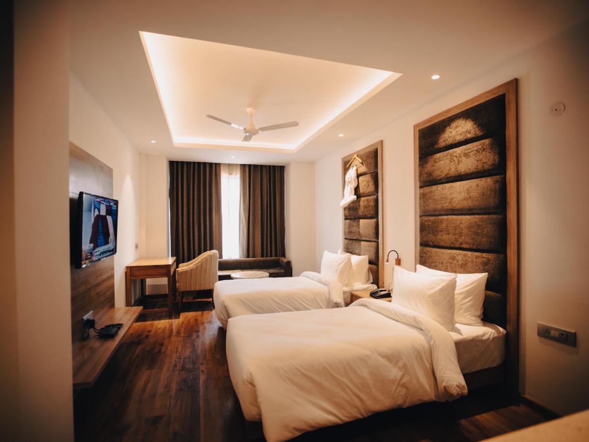Clarks Inn Express, Dehradun Dış mekan fotoğraf