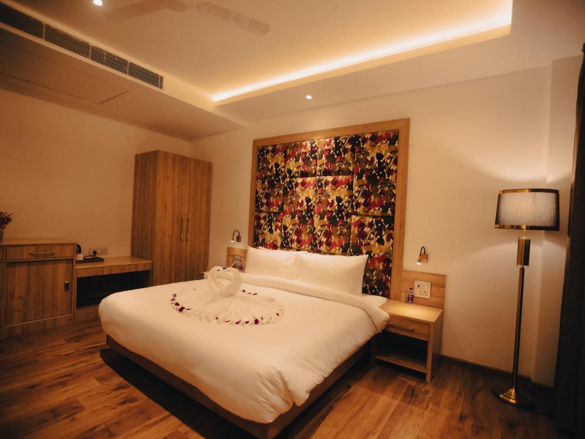 Clarks Inn Express, Dehradun Dış mekan fotoğraf