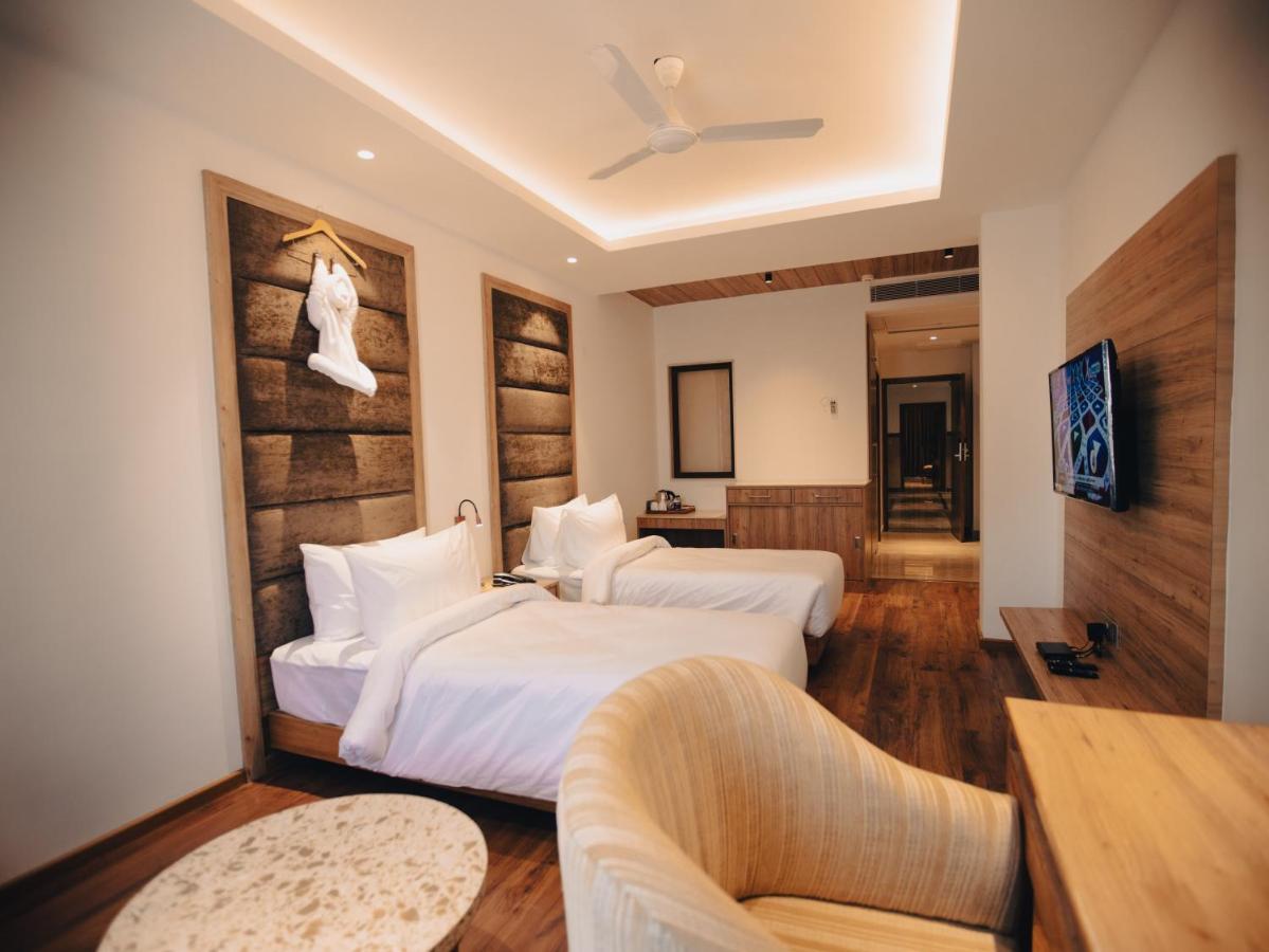 Clarks Inn Express, Dehradun Dış mekan fotoğraf