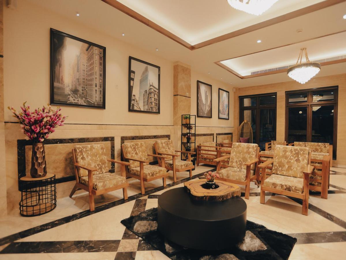 Clarks Inn Express, Dehradun Dış mekan fotoğraf