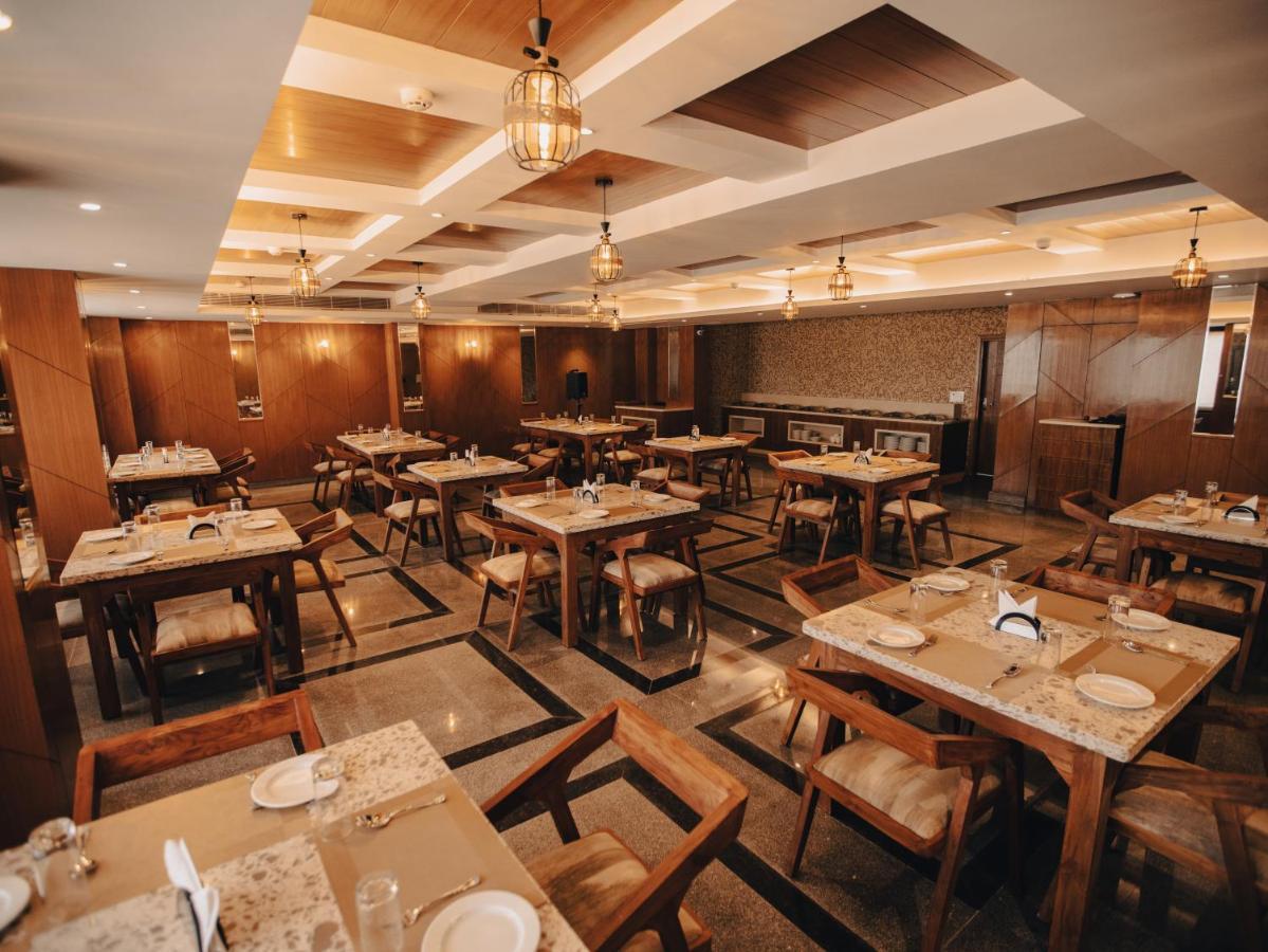 Clarks Inn Express, Dehradun Dış mekan fotoğraf