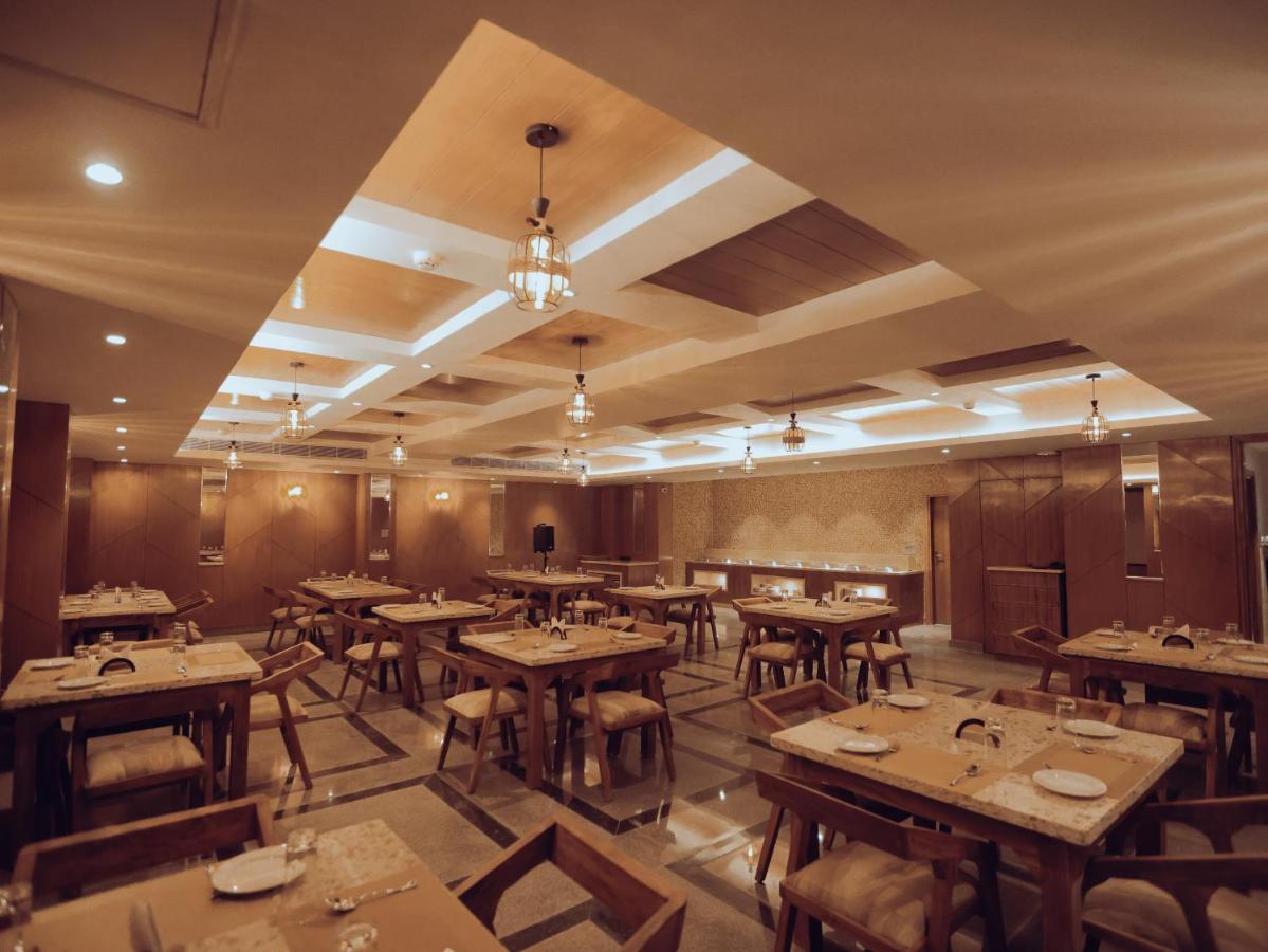 Clarks Inn Express, Dehradun Dış mekan fotoğraf