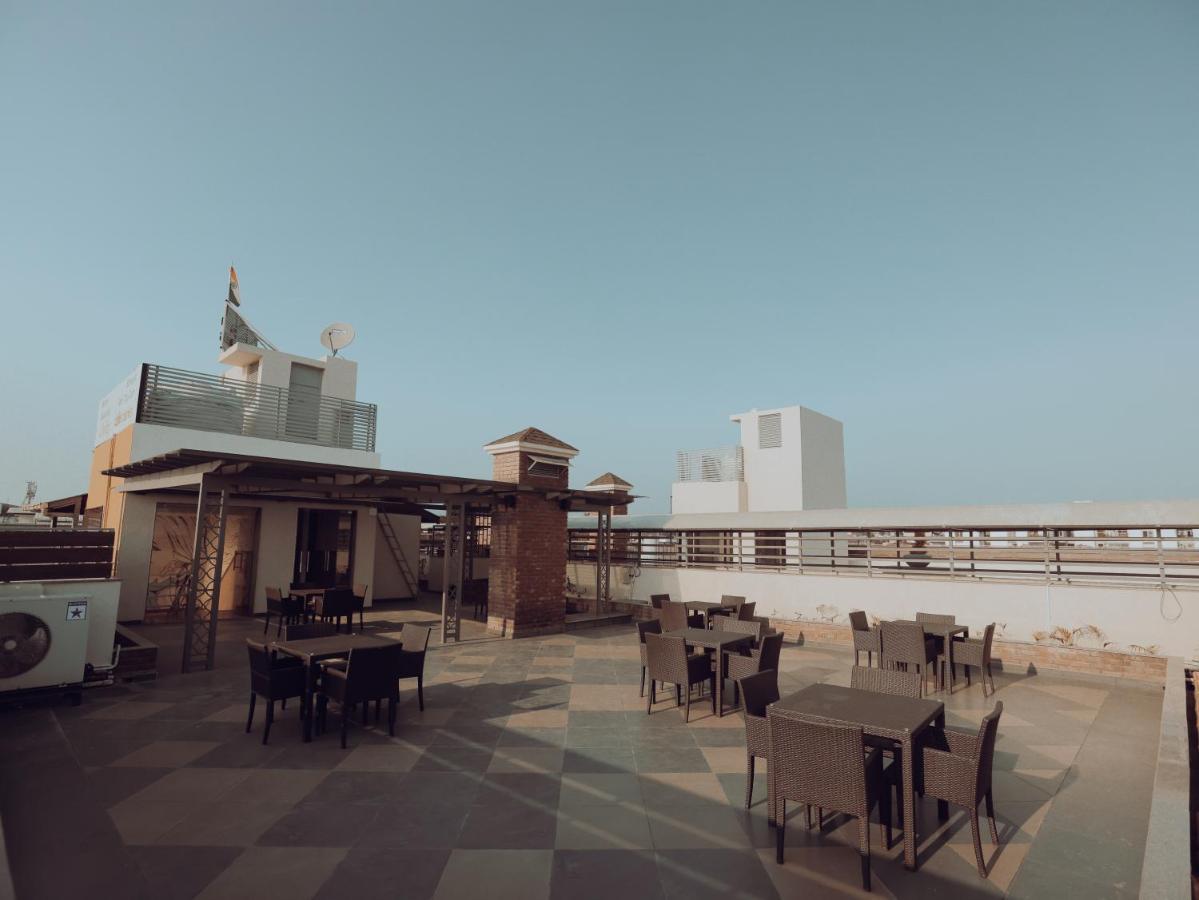 Clarks Inn Express, Dehradun Dış mekan fotoğraf