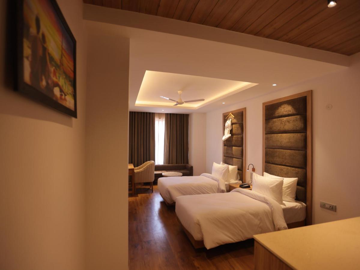 Clarks Inn Express, Dehradun Dış mekan fotoğraf