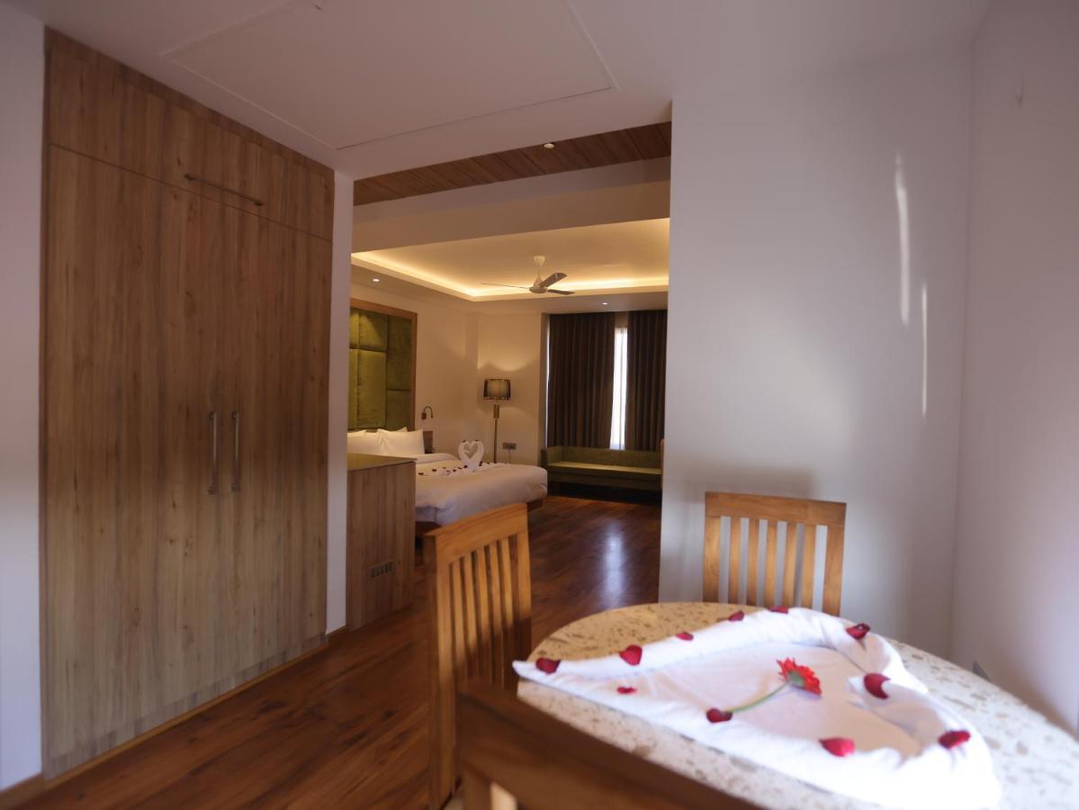 Clarks Inn Express, Dehradun Dış mekan fotoğraf