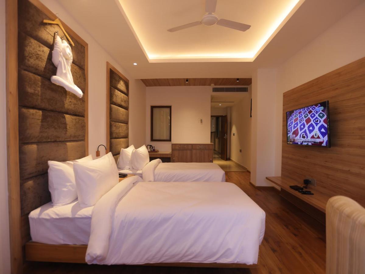 Clarks Inn Express, Dehradun Dış mekan fotoğraf
