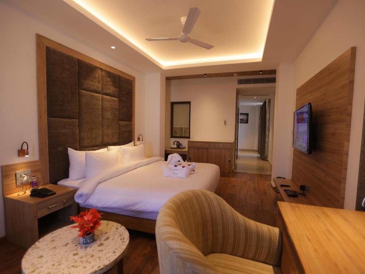 Clarks Inn Express, Dehradun Dış mekan fotoğraf