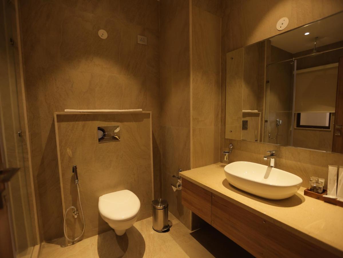 Clarks Inn Express, Dehradun Dış mekan fotoğraf