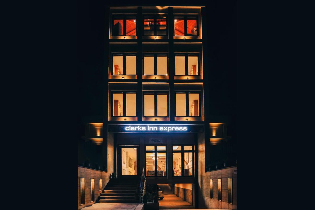 Clarks Inn Express, Dehradun Dış mekan fotoğraf