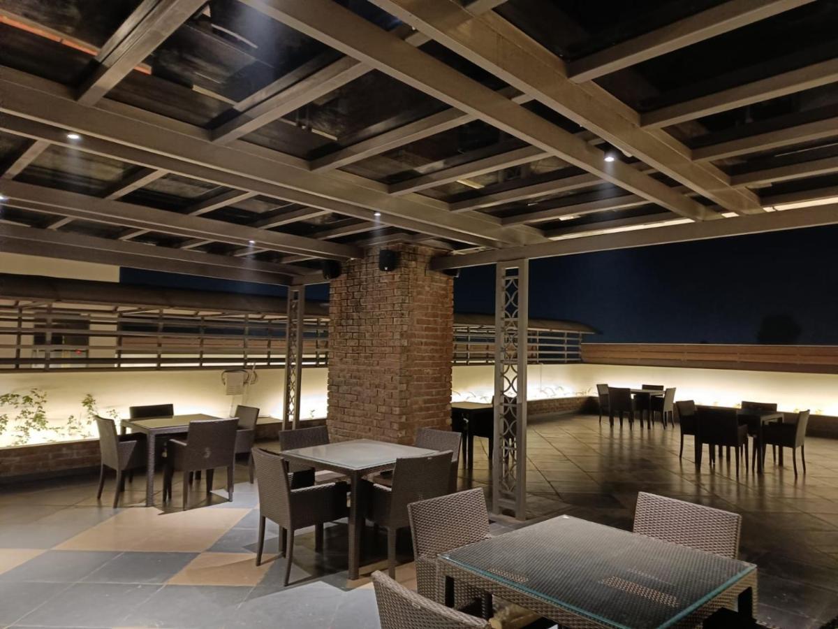 Clarks Inn Express, Dehradun Dış mekan fotoğraf