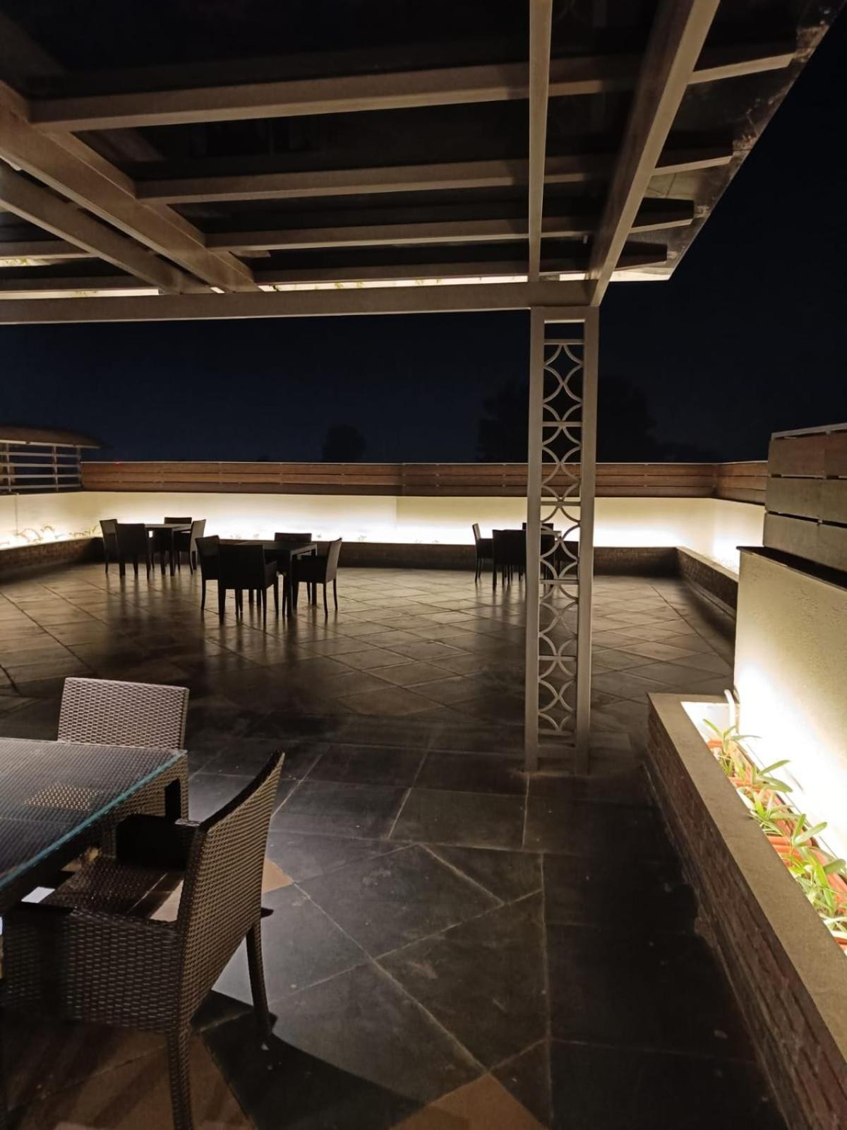 Clarks Inn Express, Dehradun Dış mekan fotoğraf